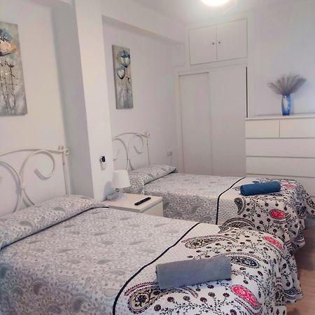 Infantes Beach Apartment Torre Del Mar Bagian luar foto